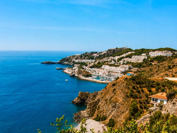 Buying in Almuñécar & La Herradura: the complete Costa Tropical guide