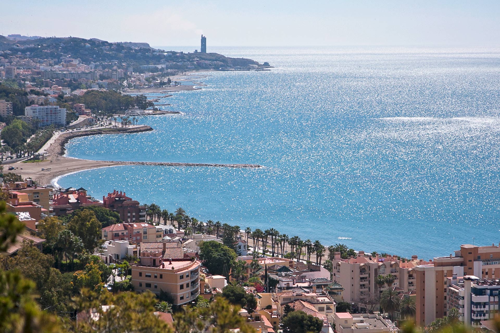 M&aacute;laga bay and the eastern coastline seen from above